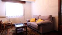 Sala d'estar de Pis en venda en Basauri  amb Calefacció i Balcó