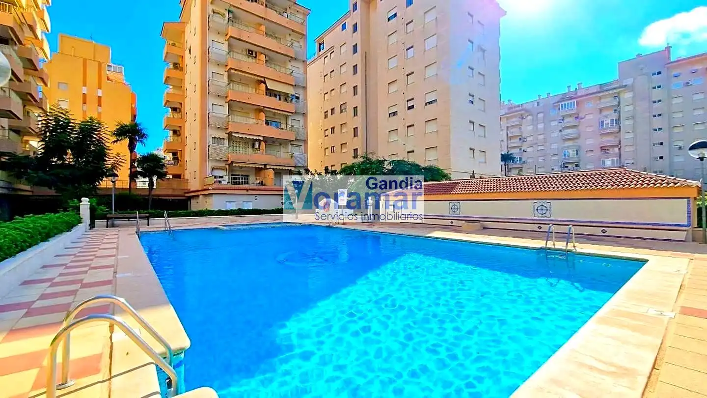 Piscina de Apartament en venda en Gandia amb Aire condicionat, Jardí privat i Terrassa