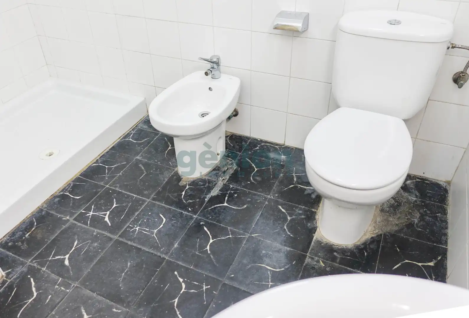 Badezimmer von Residential zum Verkauf in Salt