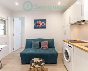 Sala d'estar de Apartament de lloguer en  Madrid Capital amb Aire condicionat