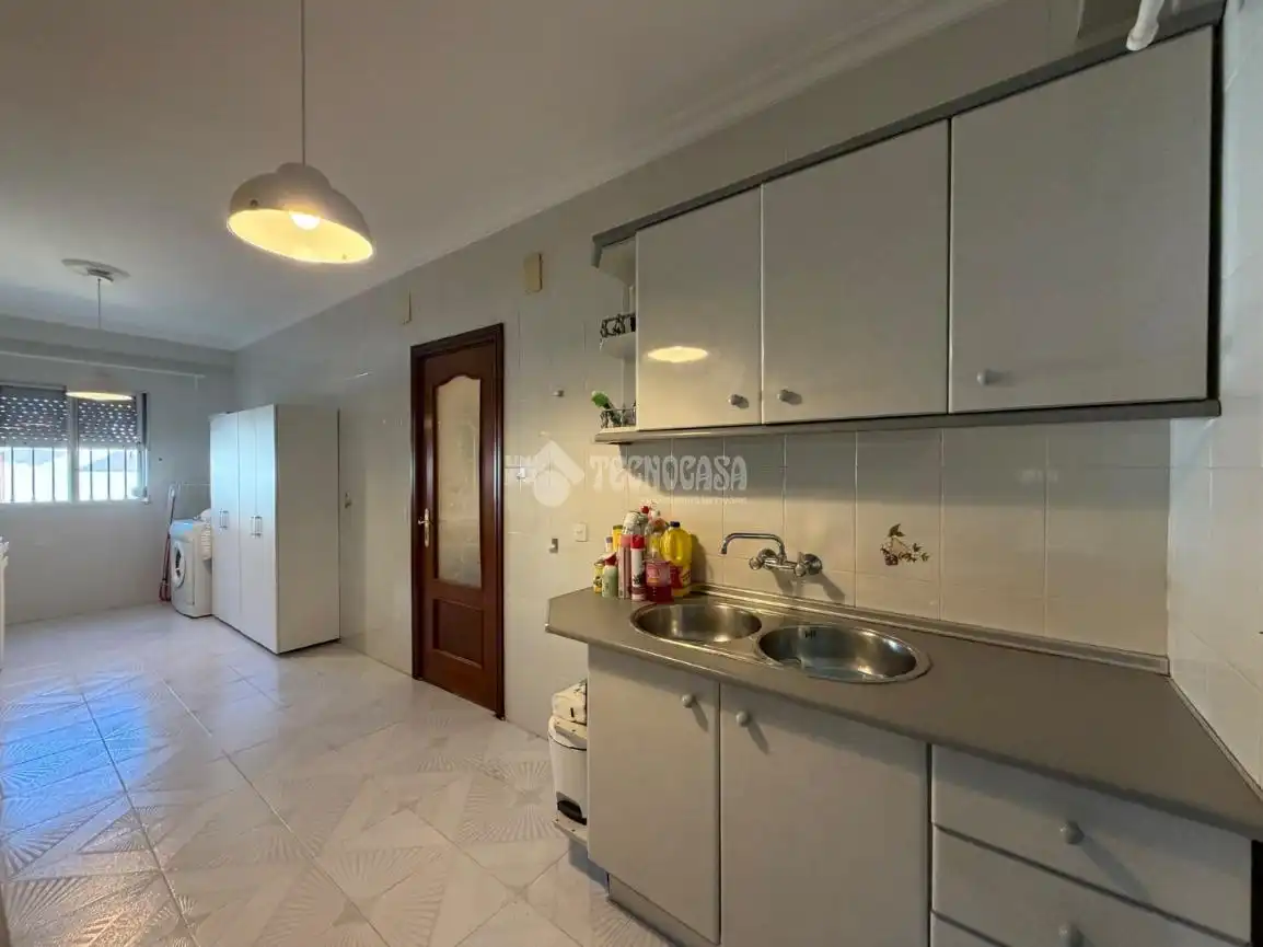 Cuina de Casa o xalet en venda en Sevilla amb Aire condicionat i Balcó