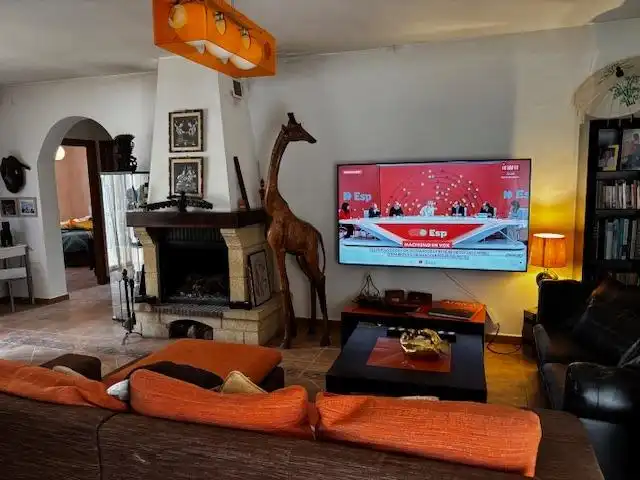Wohnzimmer von Country house zum Verkauf in Aledo mit Klimaanlage, Privatgarten und Schwimmbad