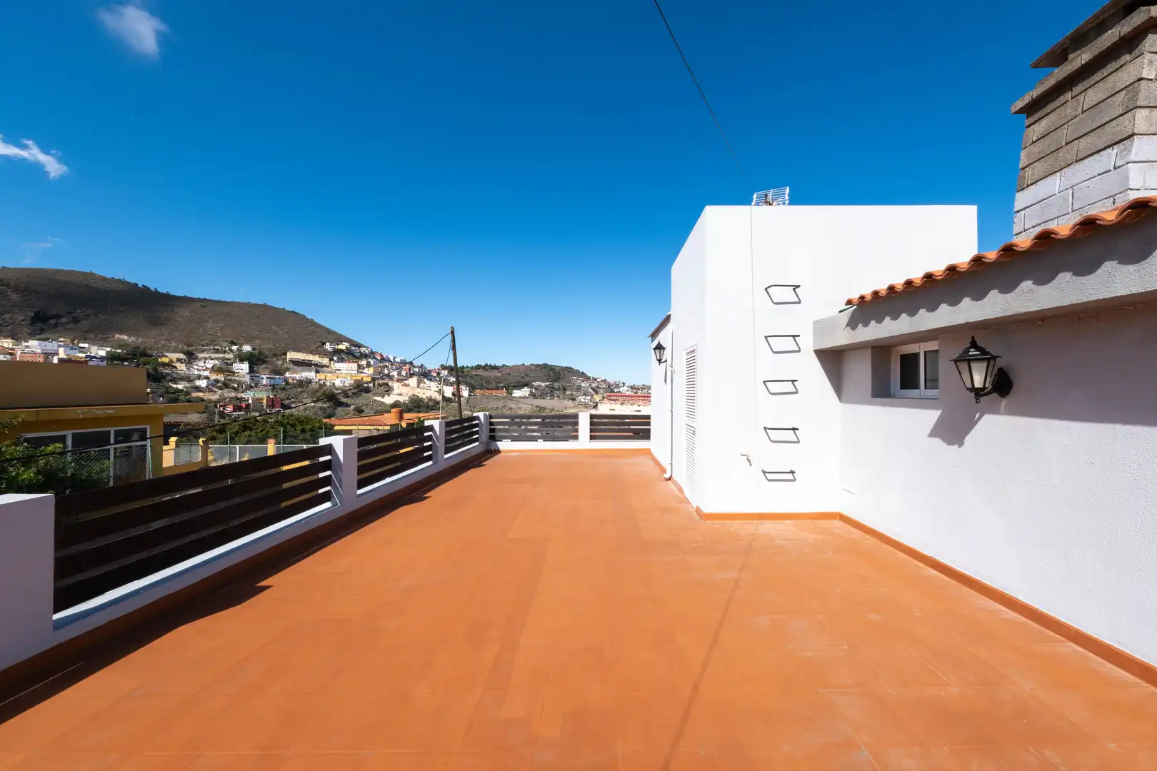 Vista exterior de Casa o xalet en venda en Las Palmas de Gran Canaria amb Jardí privat, Terrassa i Traster