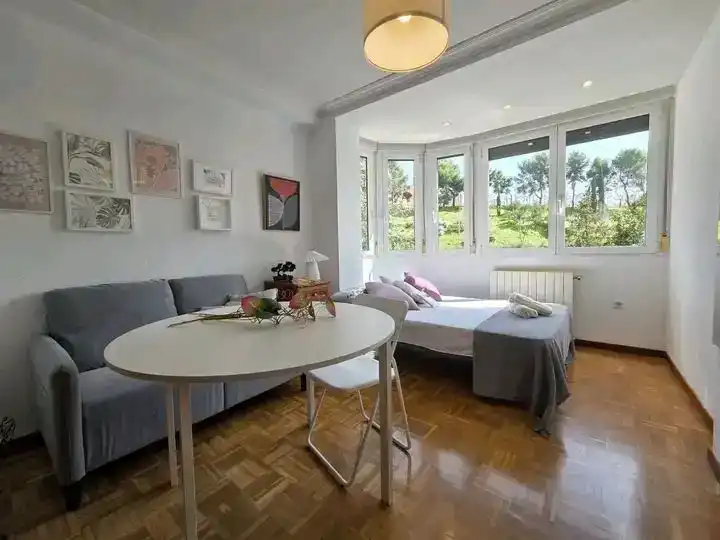 Wohnzimmer von Wohnungen zur Miete in  Madrid Capital mit Balkon