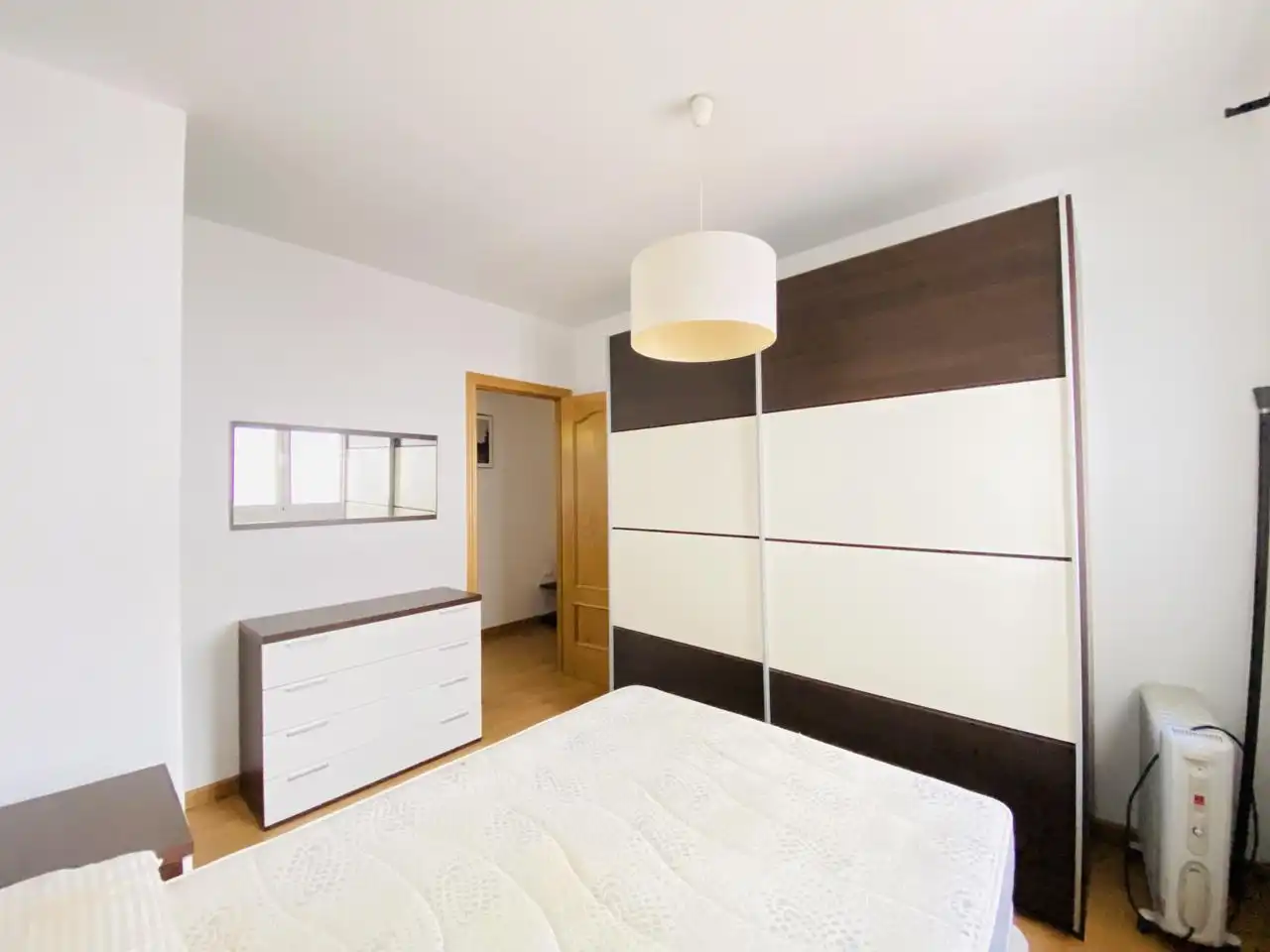 Schlafzimmer von Erdgeschoss zum Verkauf in Cájar mit Klimaanlage, Heizung und Terrasse