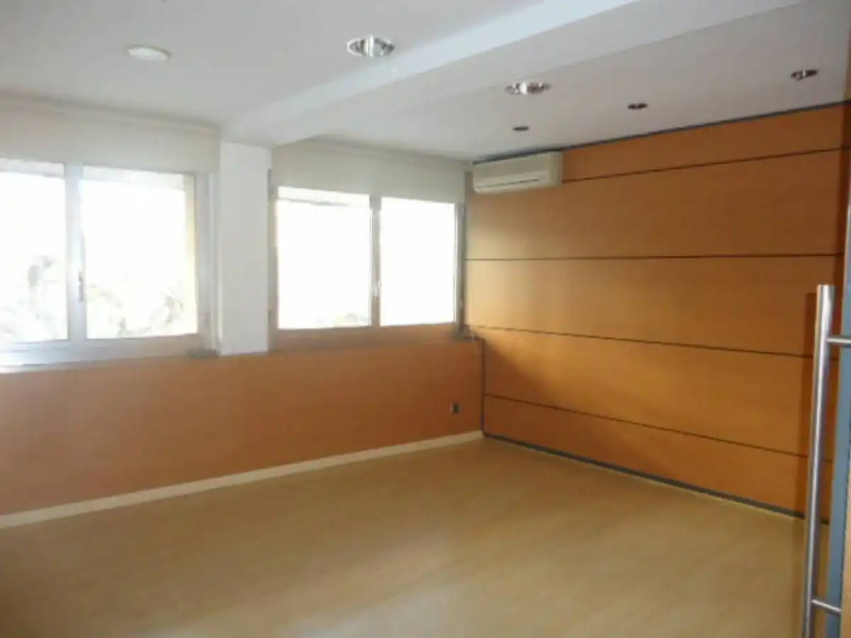 Local comercial de lloguer a Centre - Passeig i Rodalies, imagen 8