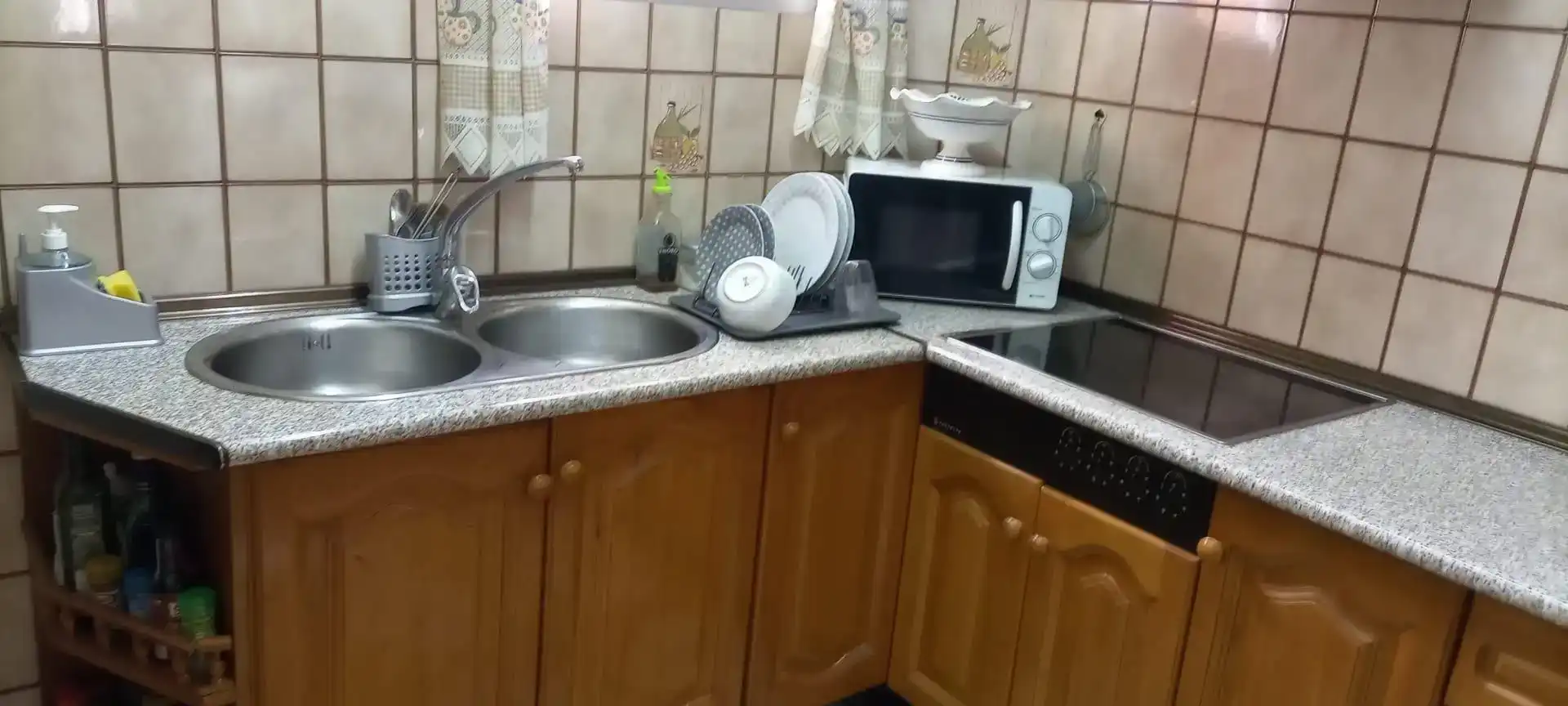 Cocina de Piso para compartir en Dos Hermanas con Aire acondicionado, Amueblado y Horno