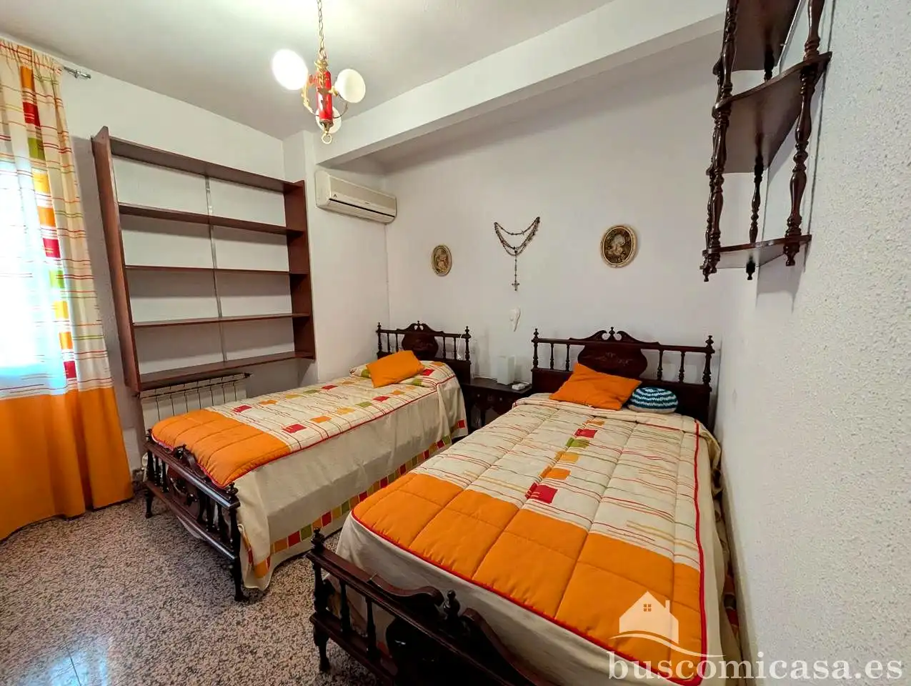 Dormitori de Casa o xalet en venda en Linares amb Aire condicionat, Calefacció i Jardí privat