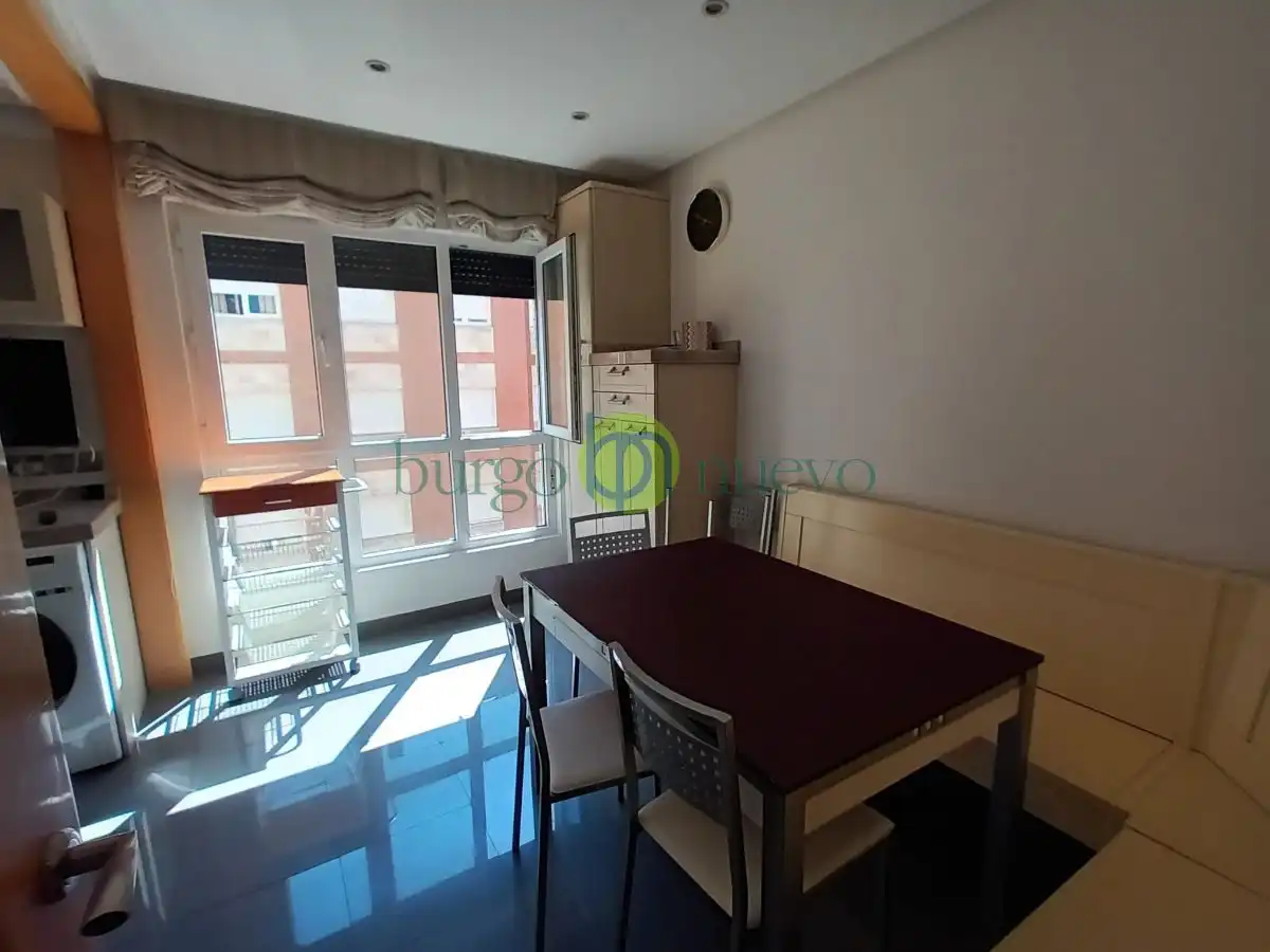 Apartamento de alquiler en León Capital  con Calefacción, Terraza y Amueblado