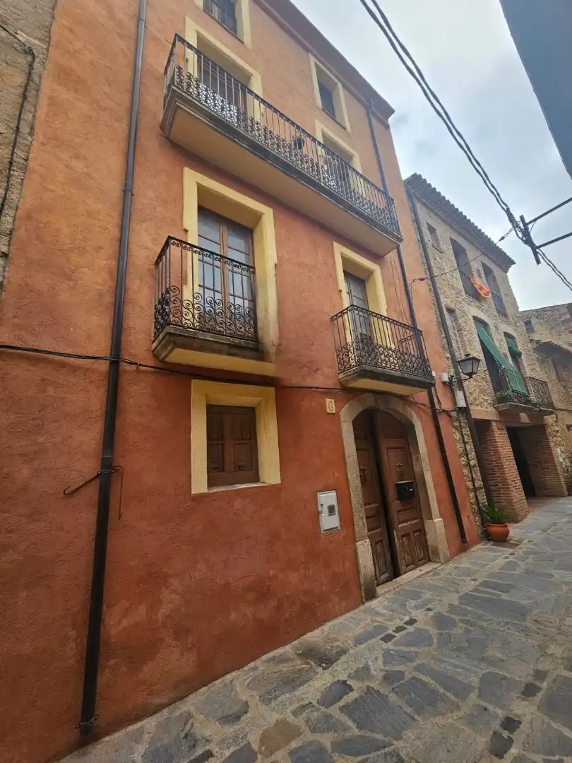 Vista exterior de Casa adosada en venda en Duesaigües amb Terrassa i Balcó
