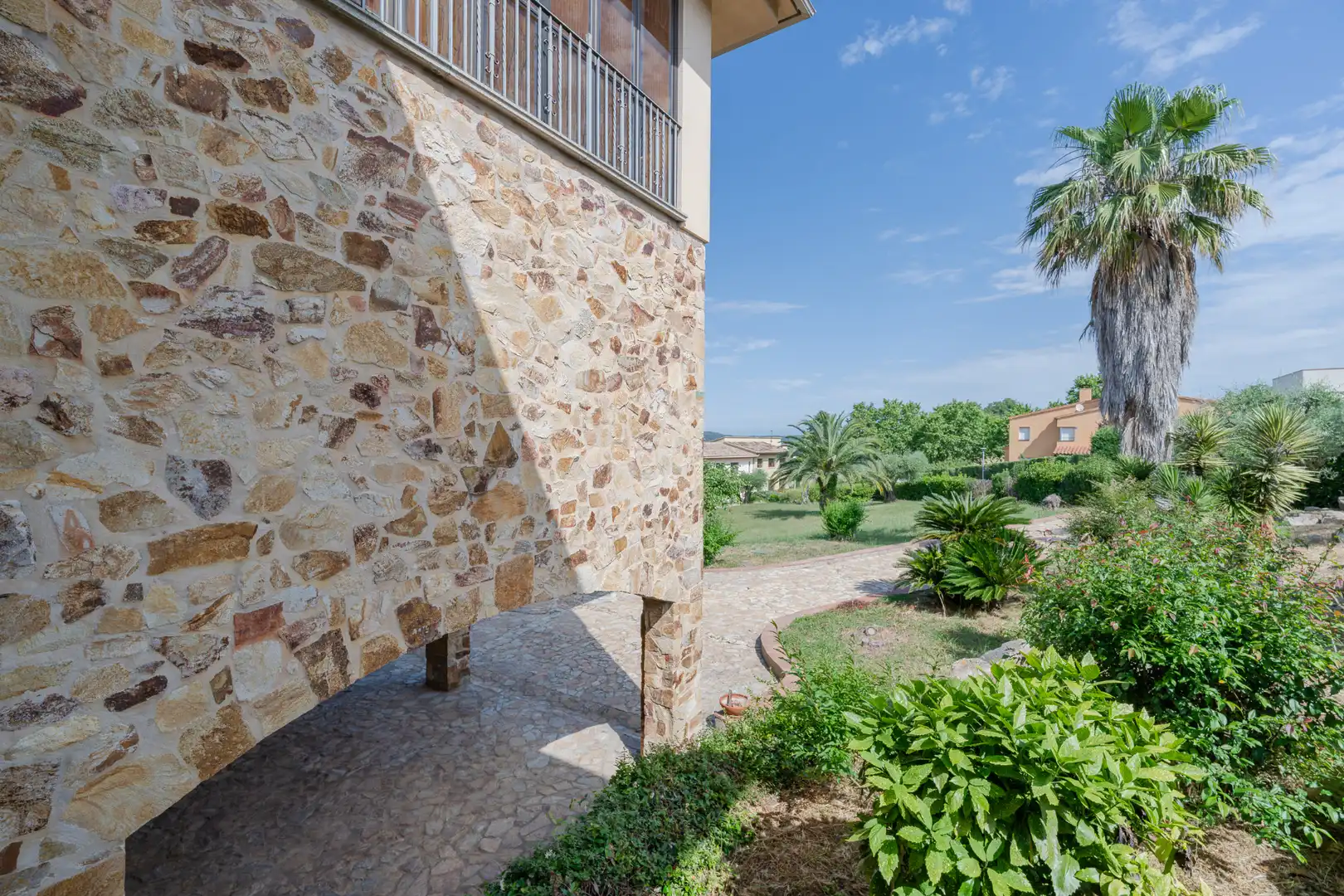 Vista exterior de Casa o chalet en venta en La Bisbal d'Empordà con Calefacción, Jardín privado y Terraza
