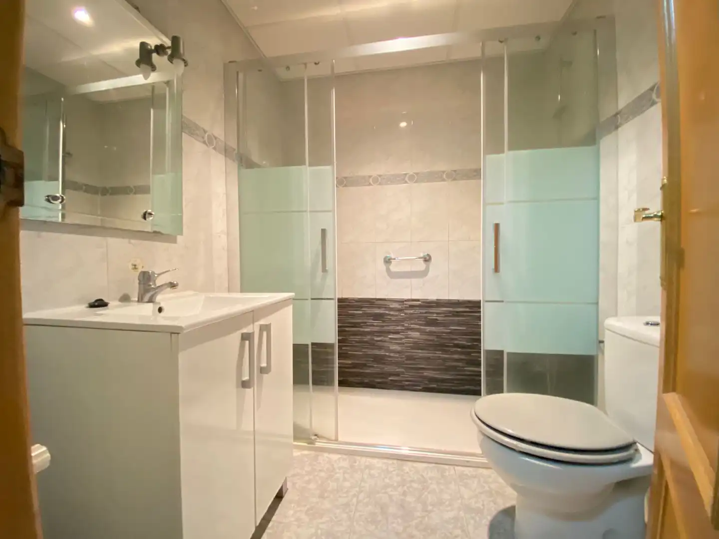 Bathroom of Flat for sale in Fuenlabrada  with Air Conditioner, Heating and Balcony