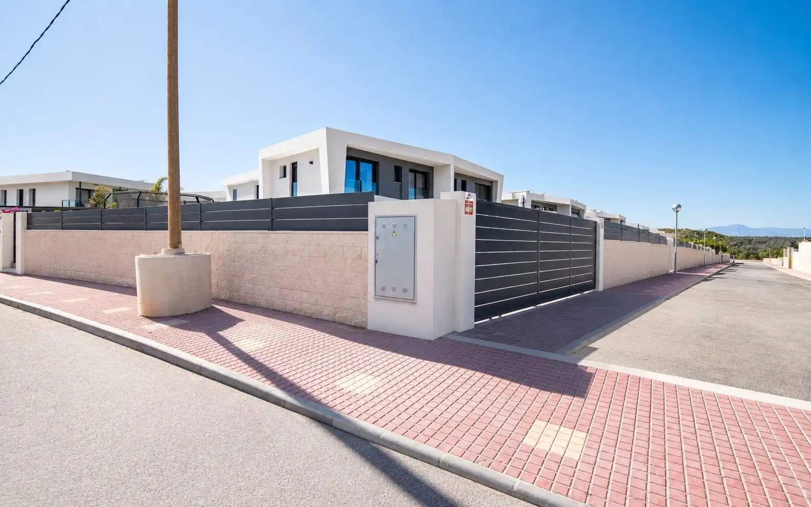 Vista exterior de Casa o xalet de lloguer en Santa Pola amb Aire condicionat, Calefacció i Jardí privat
