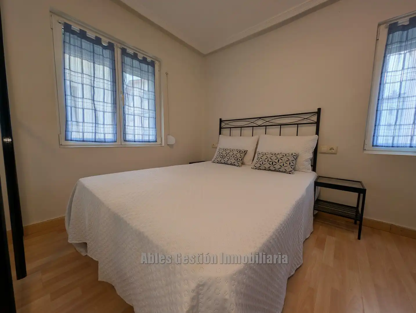 Schlafzimmer von Wohnung zum Verkauf in Oviedo  mit Möbliert