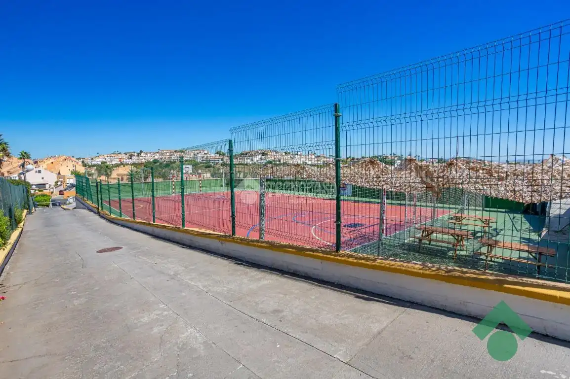 Parking of Detached homes for sale in Algeciras