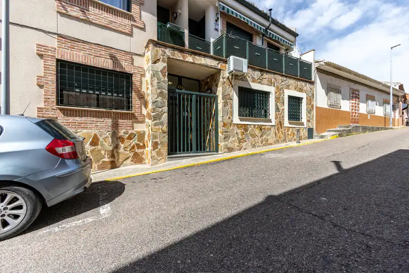 Vista exterior de Planta baja en venta en Yuncos con Aire acondicionado, Calefacción y Jardín privado