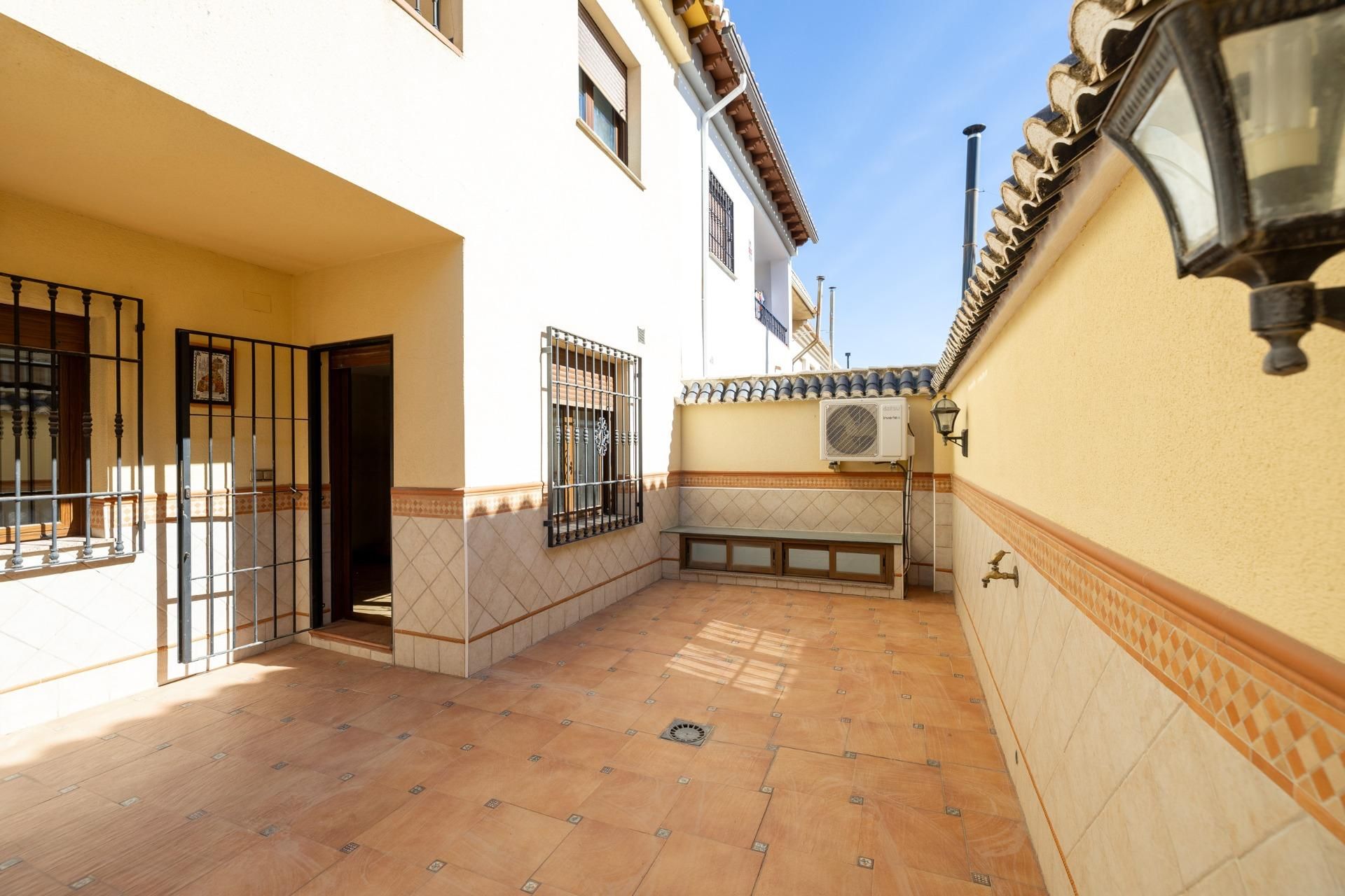 Terrace of House or chalet for sale in Atarfe  with Air Conditioner, Terrace and Storage room