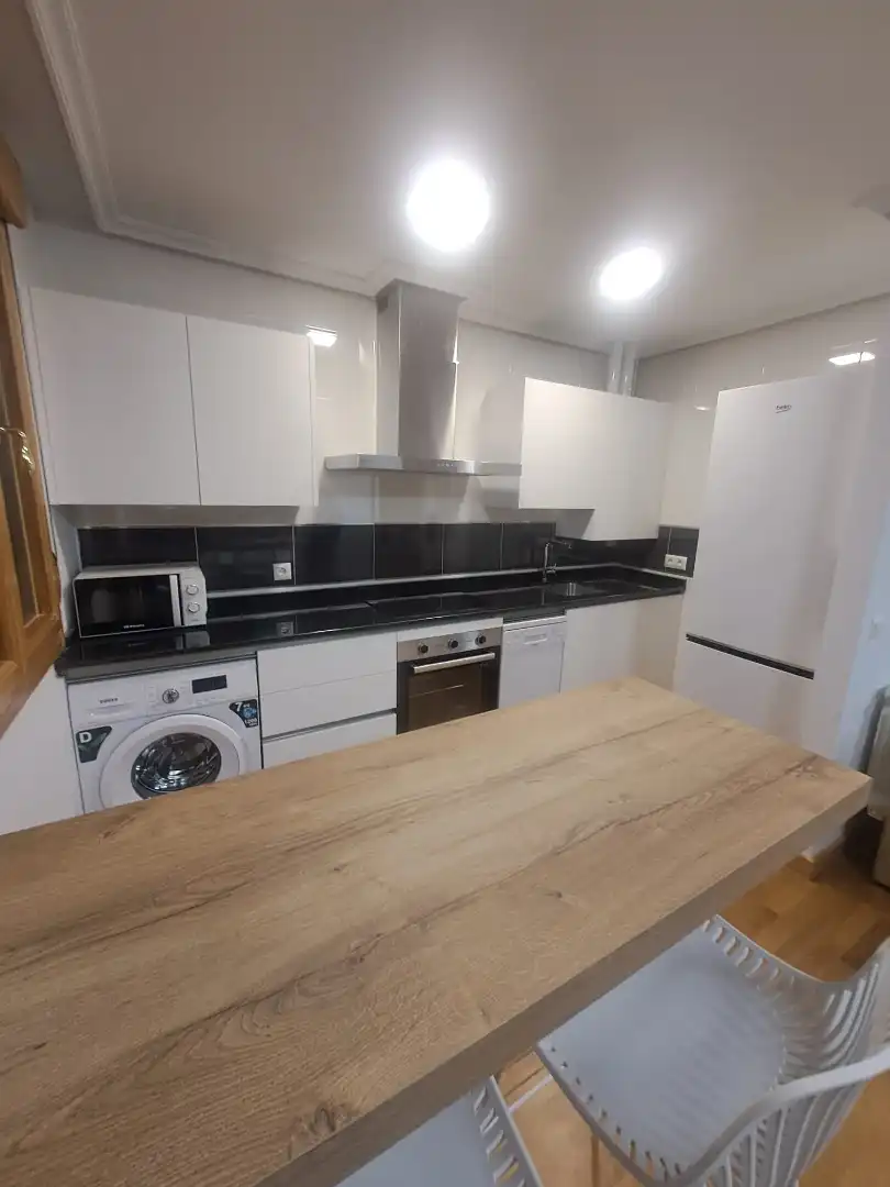 Cuina de Apartament en venda en Santa Marta de Tormes amb Calefacció, Parquet i Moblat