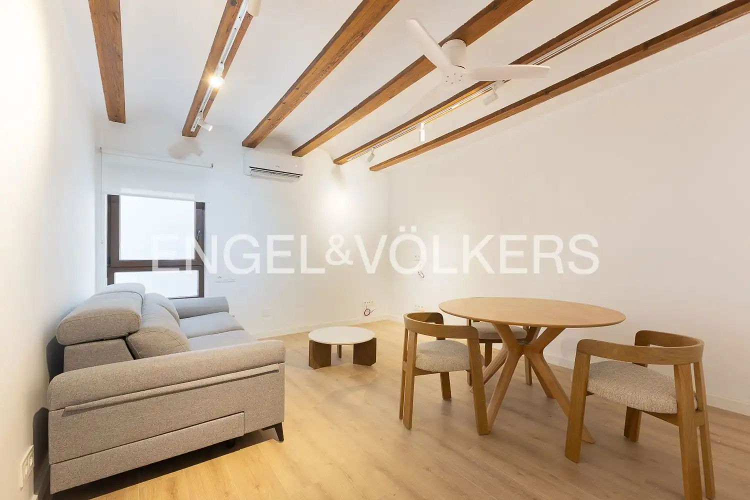Living room of Flat for rent in Valencia  with Air Conditioner, Heating and Parquet flooring