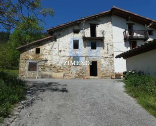 Außenansicht von Country house zum verkauf in Mallabia mit Privatgarten