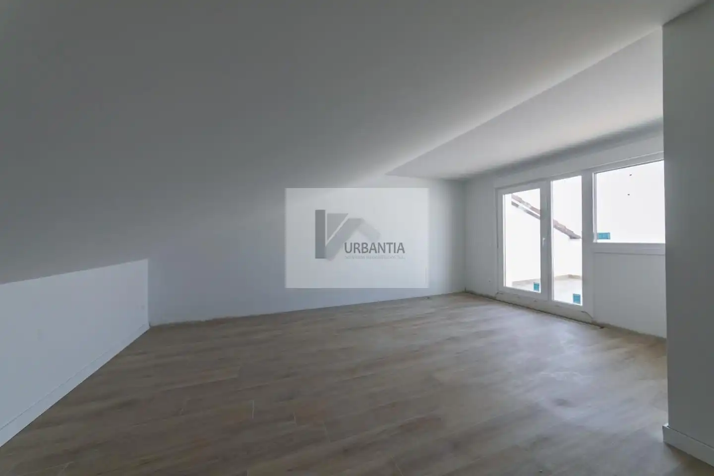 Sala d'estar de Casa adosada en venda en Larraga amb Calefacció, Terrassa i Balcó