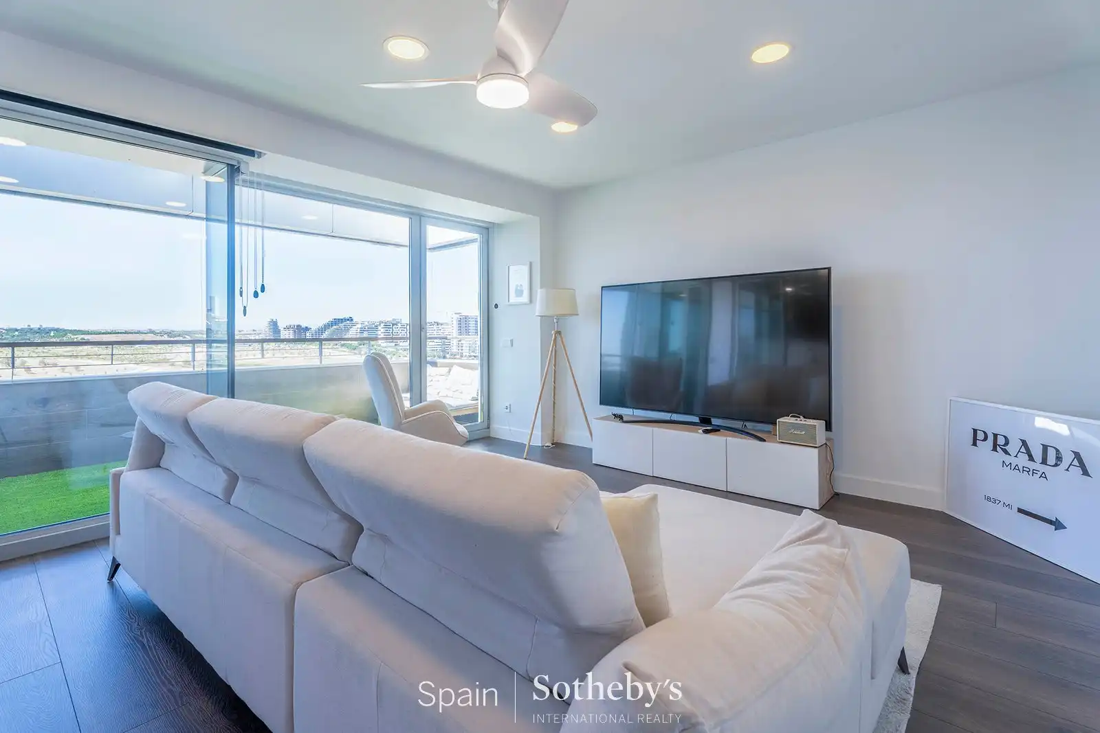 Sala d'estar de Àtic en venda en Madrid amb Aire condicionat, Terrassa i Traster
