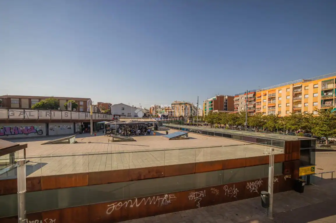 Vista exterior de Piso en venta en Ripollet con Aire acondicionado y Balcón