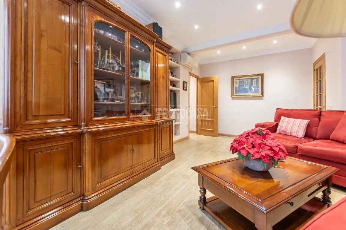Living room of Flat for sale in Madrid  with Air Conditioner, Heating and Parquet flooring