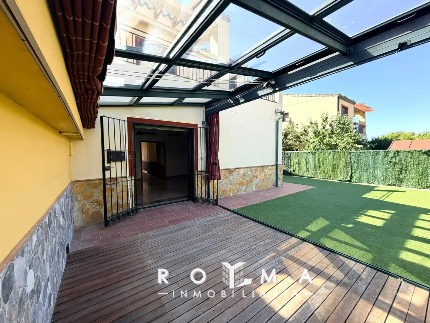 Terrace of Detached homes for rent in Bormujos  with Air Conditioner, Heating and Private garden