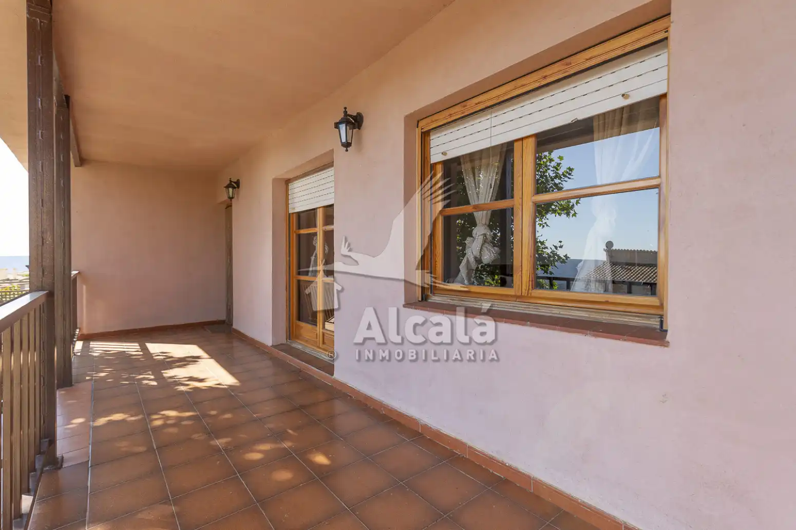 Vista exterior de Casa adosada en venda en Alocén amb Calefacció