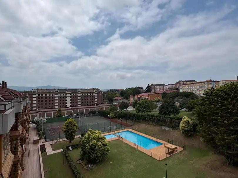 Piscina de Piso en venta en Gijón  con Terraza, Piscina y Balcón