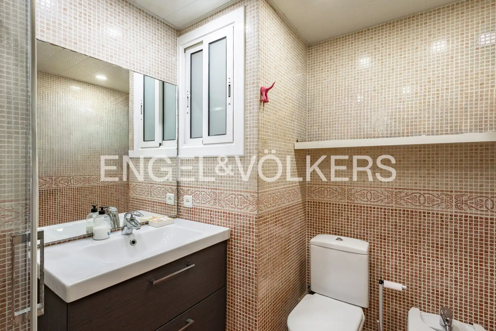 Bathroom of Attic for sale in L'Hospitalet de Llobregat  with Air Conditioner, Heating and Parquet flooring