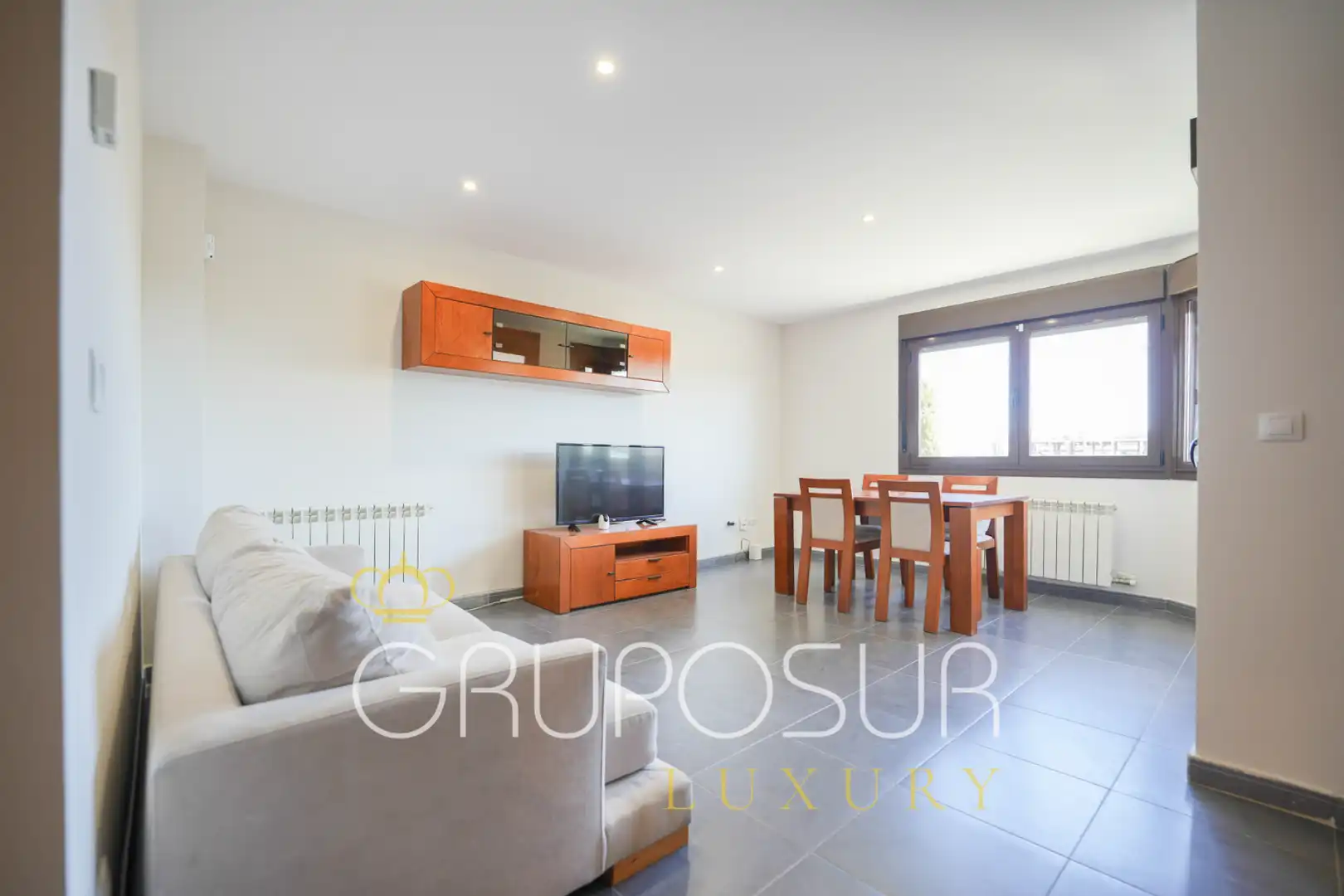 Wohnzimmer von Einfamilien-Reihenhaus zum Verkauf in Aldeamayor de San Martín mit Heizung, Privatgarten und Parkett