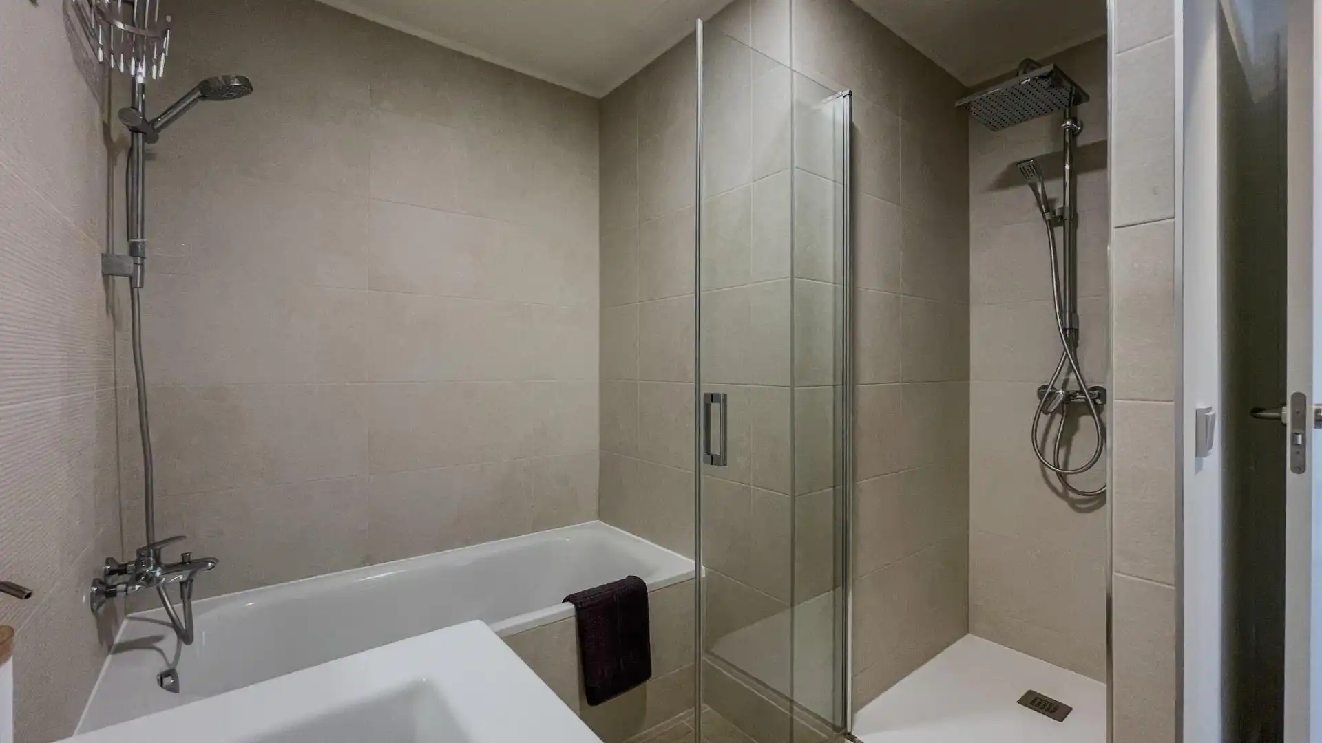 Badezimmer von Dachboden zum Verkauf in Finestrat mit Klimaanlage, Terrasse und Möbliert