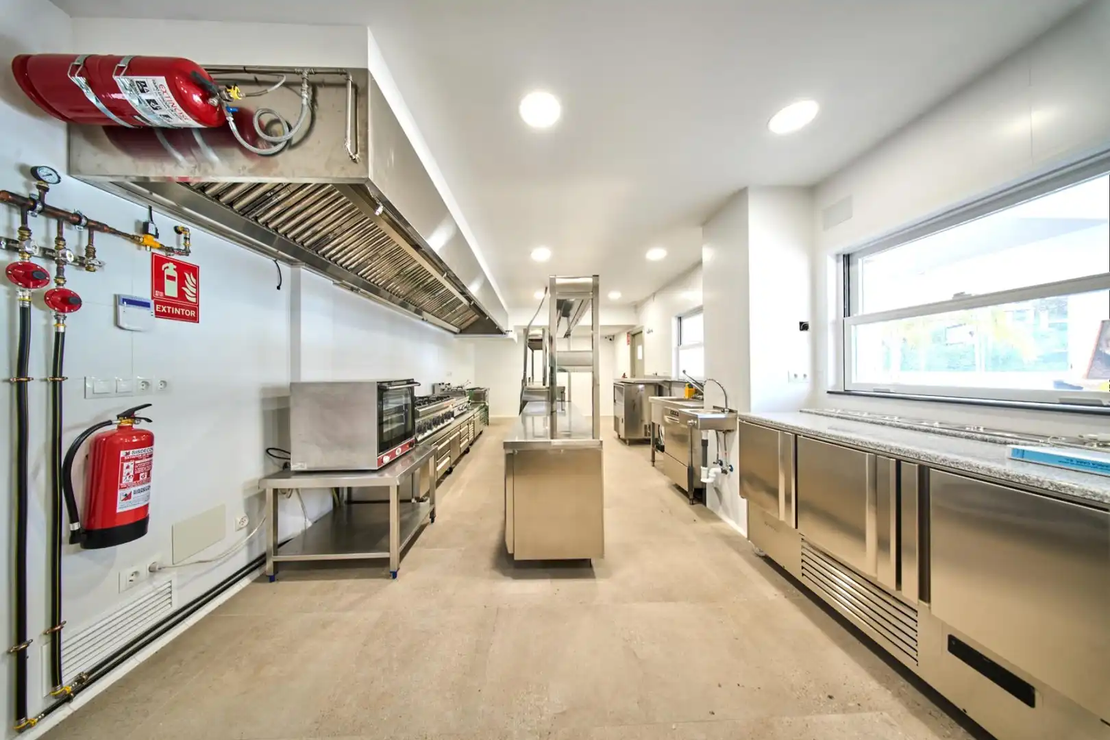 Küche von Geschaftsraum zur Miete in Marbella mit Möbliert