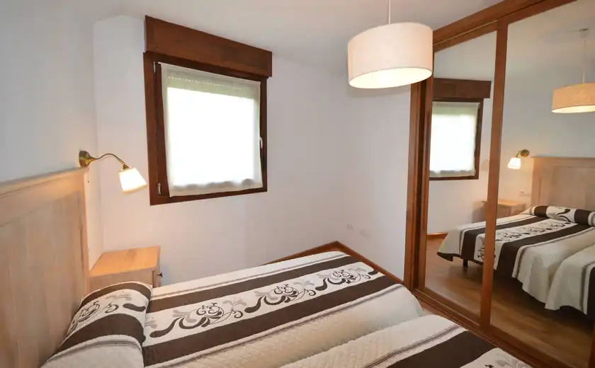Habitación de Apartamento de alquiler en Llanes con Calefacción, Amueblado y Horno
