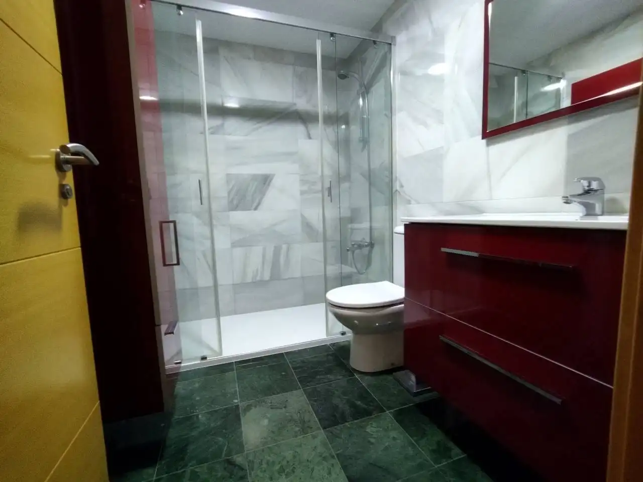 Baño de Apartamento en venta en  Logroño con Calefacción, Terraza y Trastero