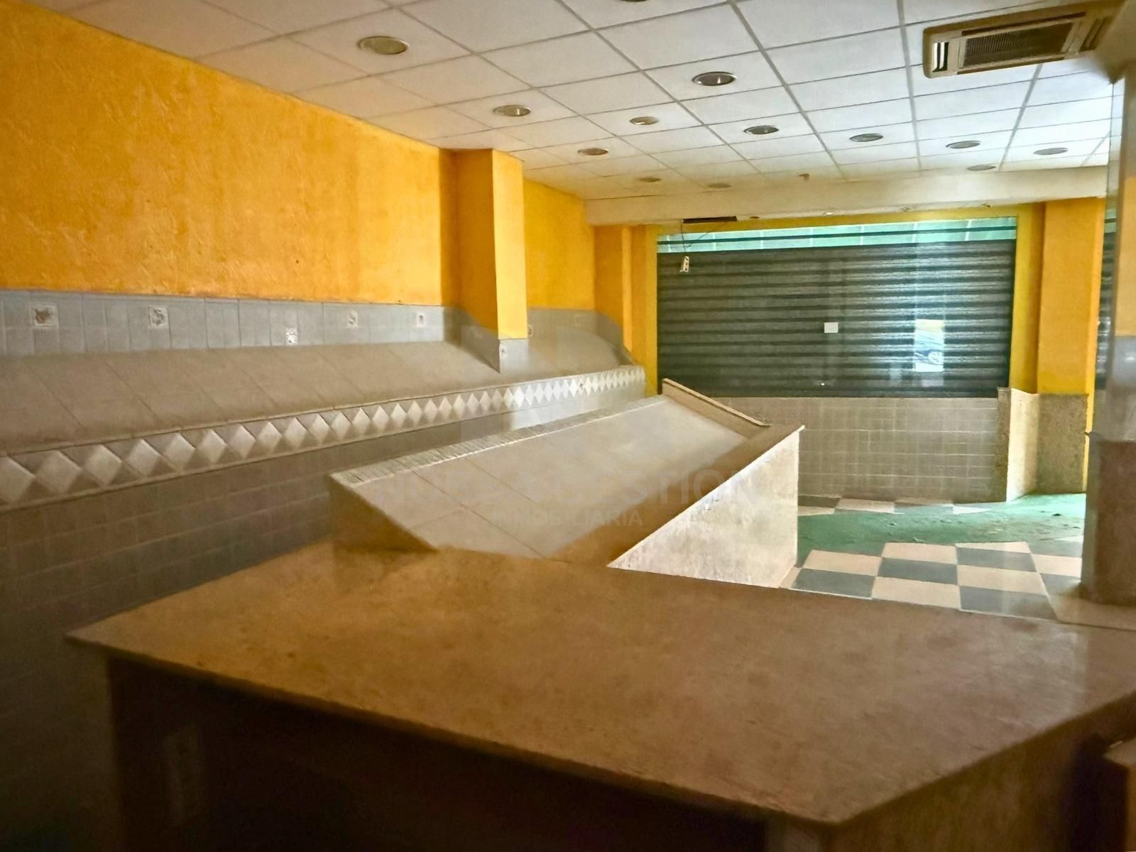 Premises for sale in Gandia  with Air Conditioner