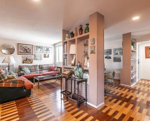 Living room of Flat for sale in  Madrid Capital