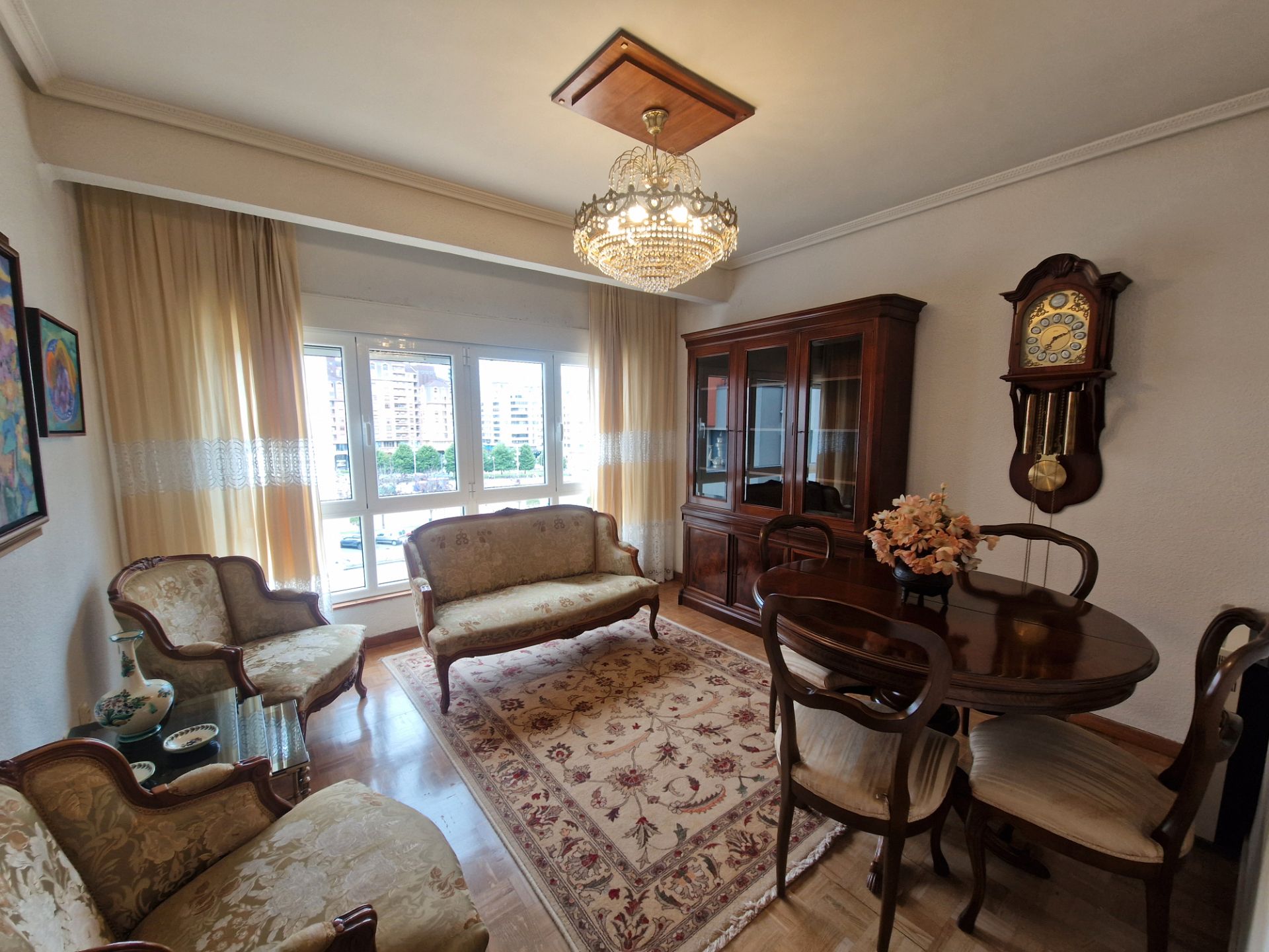 Sala de estar de Piso en venta en Avilés con Parquet y Amueblado