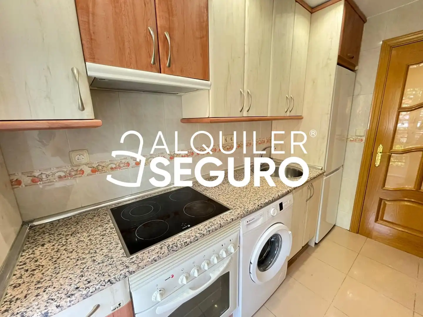 Cuina de Pis de lloguer en Madrid amb Aire condicionat, Calefacció i Terrassa