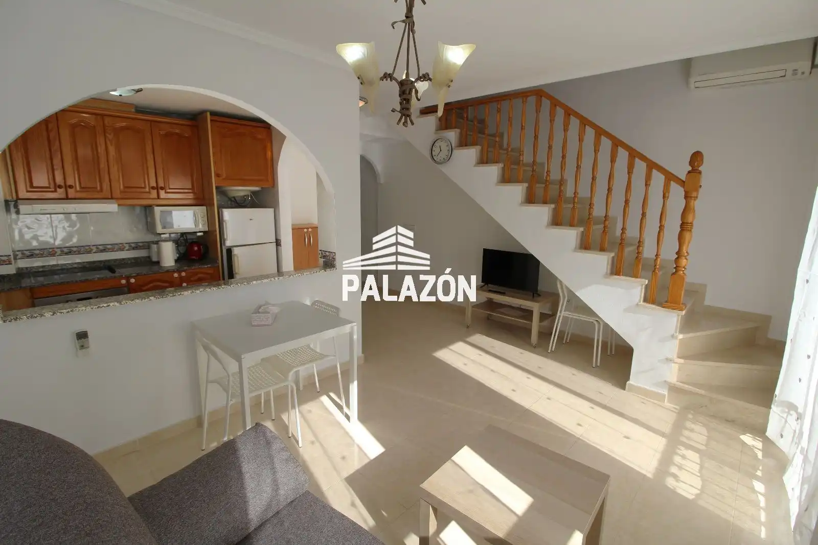 Sala d'estar de Apartament de lloguer en Catral amb Aire condicionat, Terrassa i Piscina