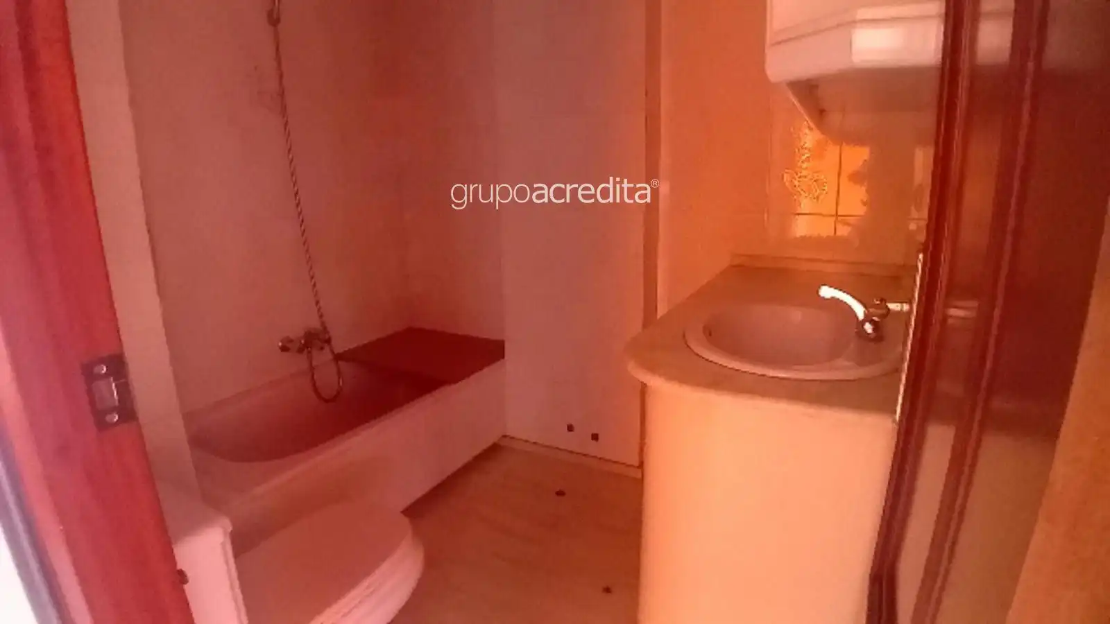 Bany de Pis en venda en Melide amb Calefacció, Parquet i Traster