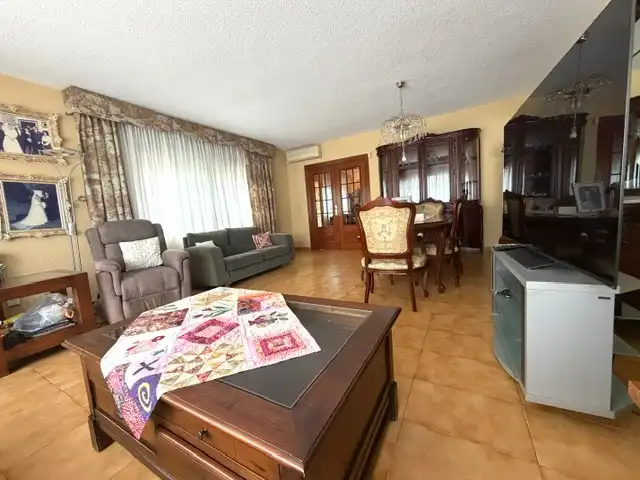 Wohnzimmer von Einfamilien-Reihenhaus zum Verkauf in Vilassar de Dalt mit Klimaanlage, Heizung und Privatgarten