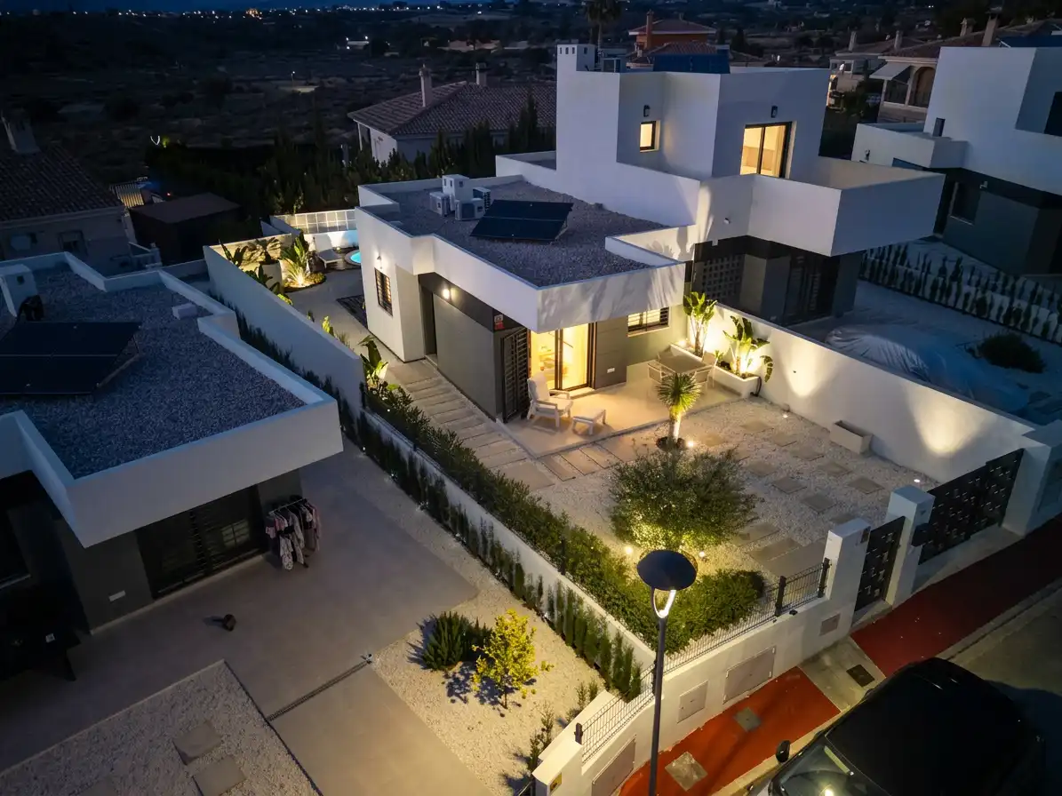 Vista exterior de Casa adosada en venda en Busot amb Aire condicionat, Calefacció i Jardí privat