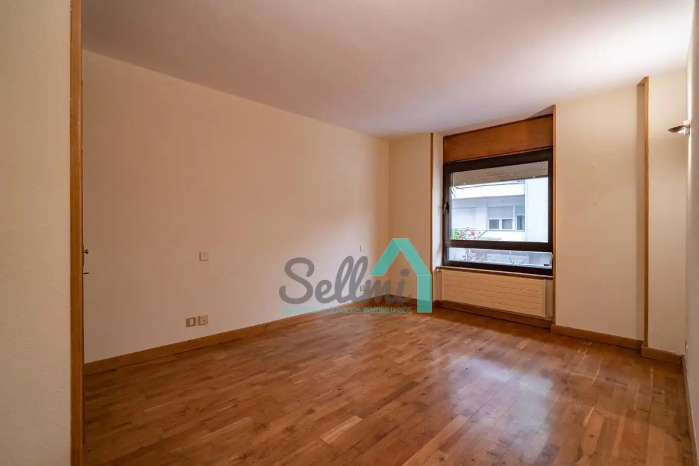 Habitación de Piso en venta en Oviedo  con Calefacción, Parquet y Terraza