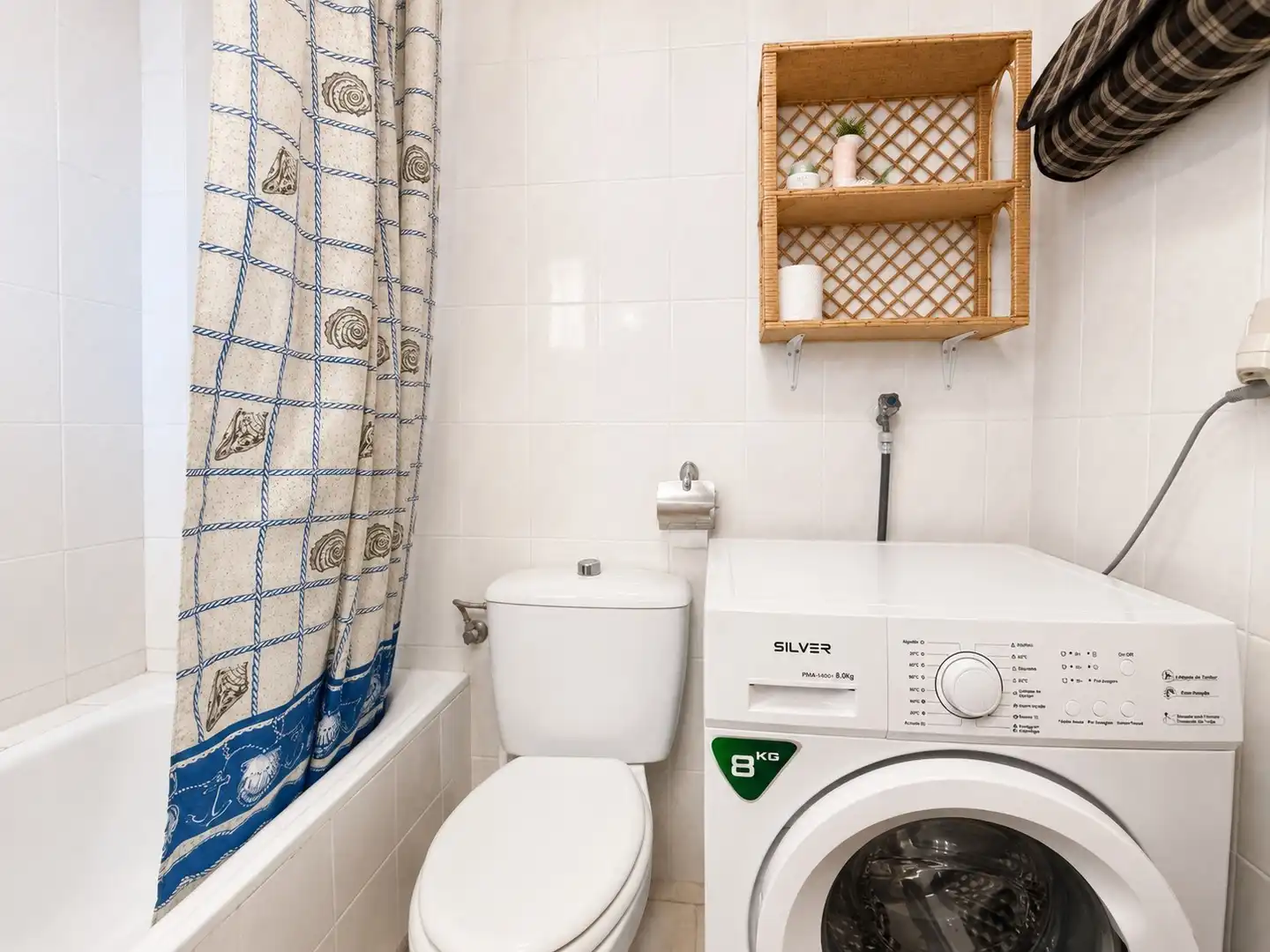 Baño de Estudio de alquiler en Torrevieja con Aire acondicionado, Piscina y Amueblado