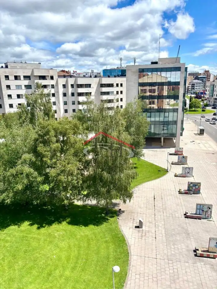 Exterior view of Flat for sale in León Capital   with Heating, Parquet flooring and Storage room