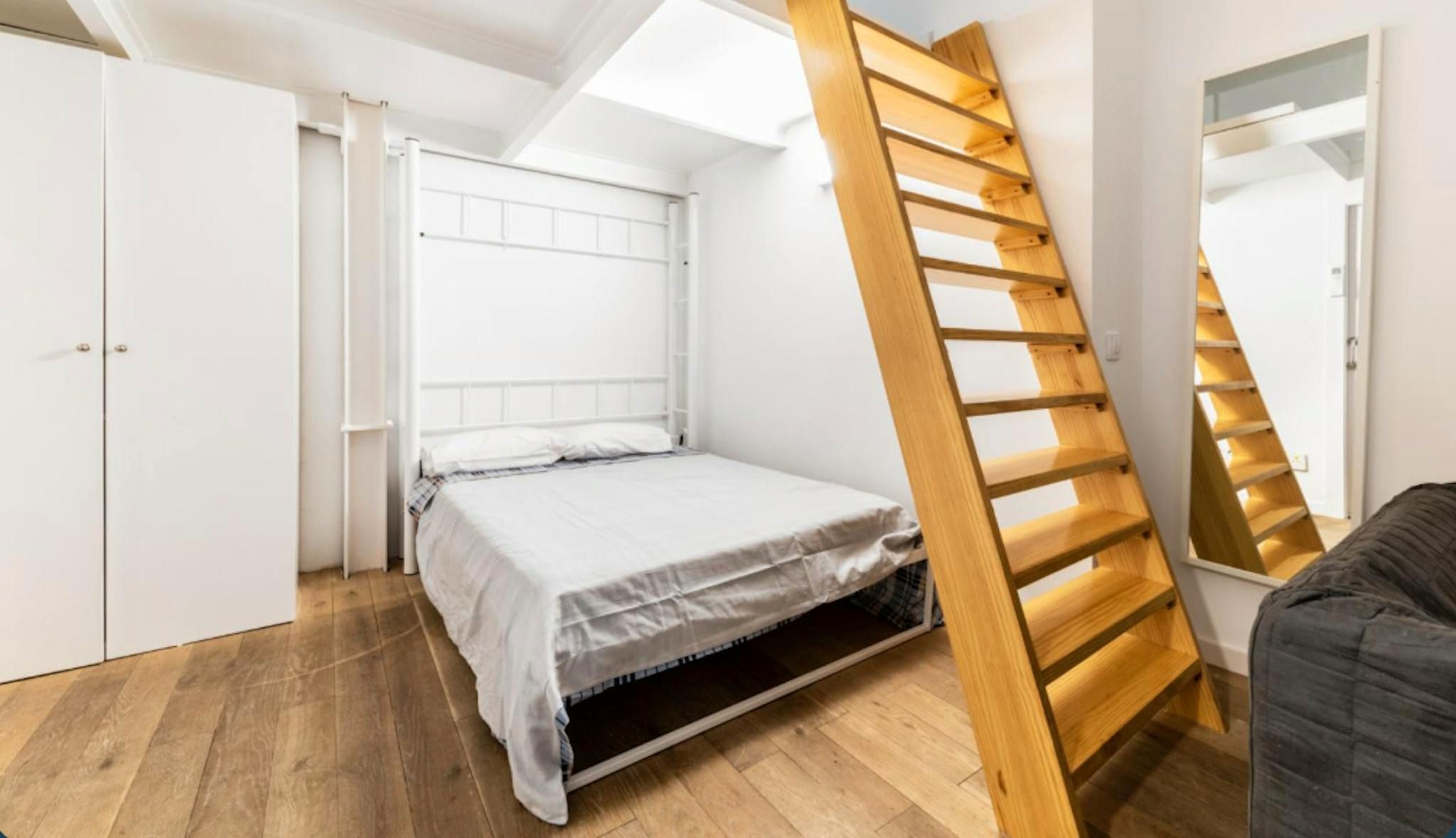Bedroom of Flat to rent in  Madrid Capital  with Air Conditioner, Heating and Washing machine