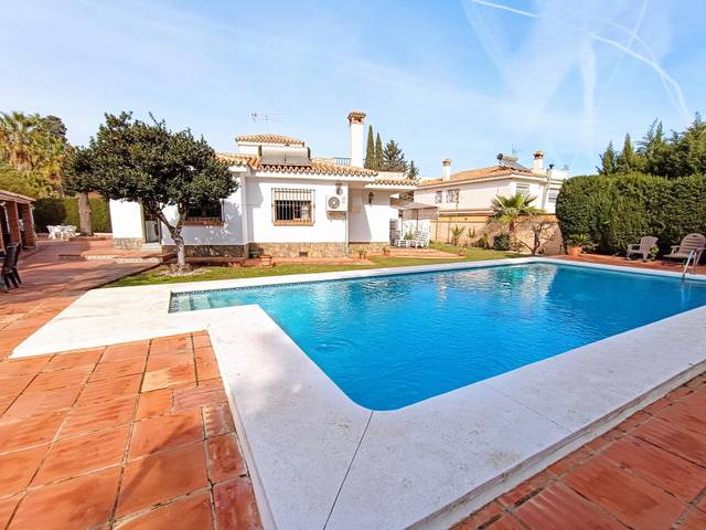 Casa-chalet en Venta en Calle María Martínez Sierra en Cortijo de Maza - Finca Monsalvez - El Olivar